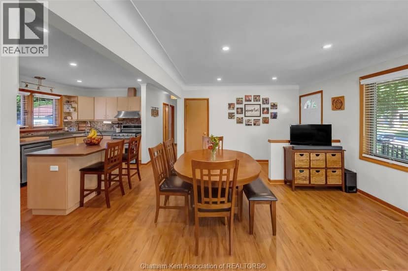 160 John STREET — photo 11 of 40