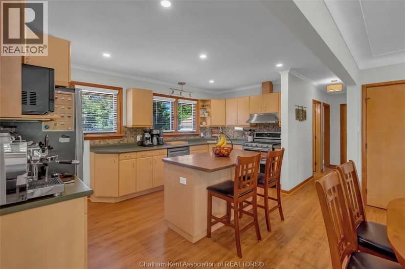 160 John STREET — photo 14 of 40