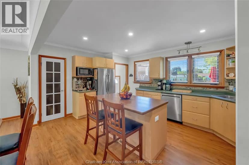 160 John STREET — photo 15 of 40