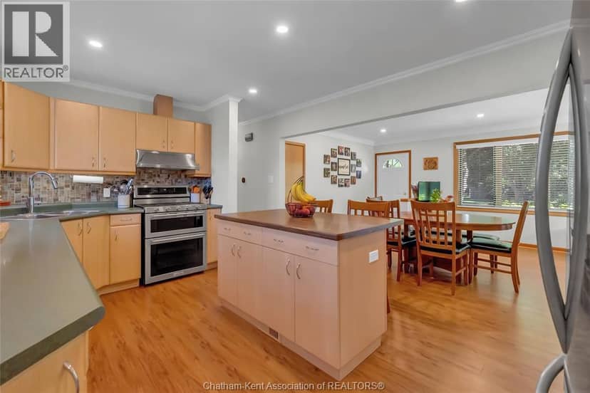 160 John STREET — photo 16 of 40