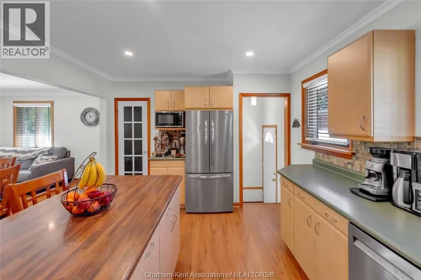 160 John STREET — photo 18 of 40