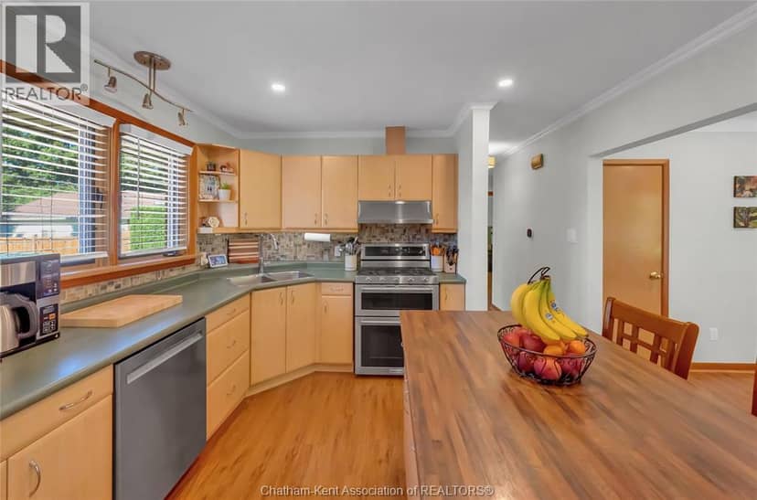 160 John STREET — photo 19 of 40