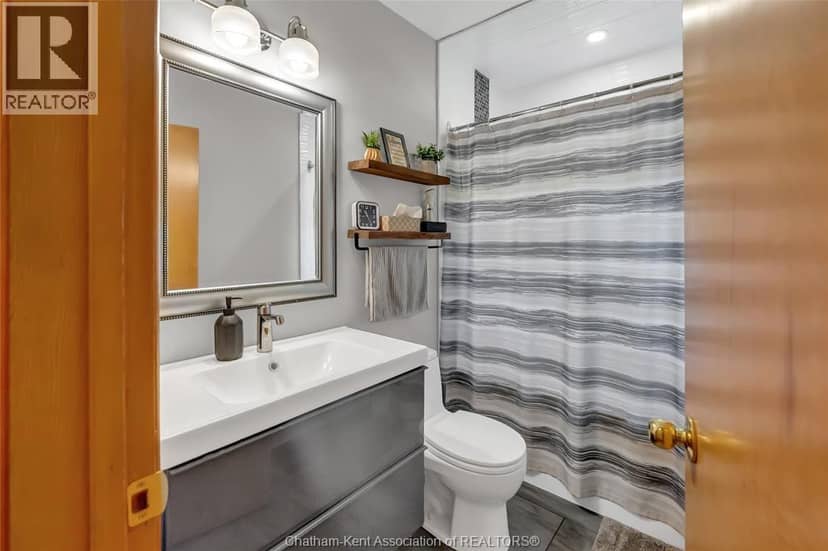 160 John STREET — photo 29 of 40