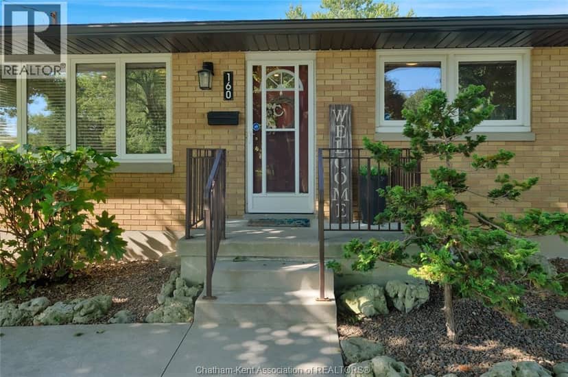 160 John STREET — photo 4 of 40