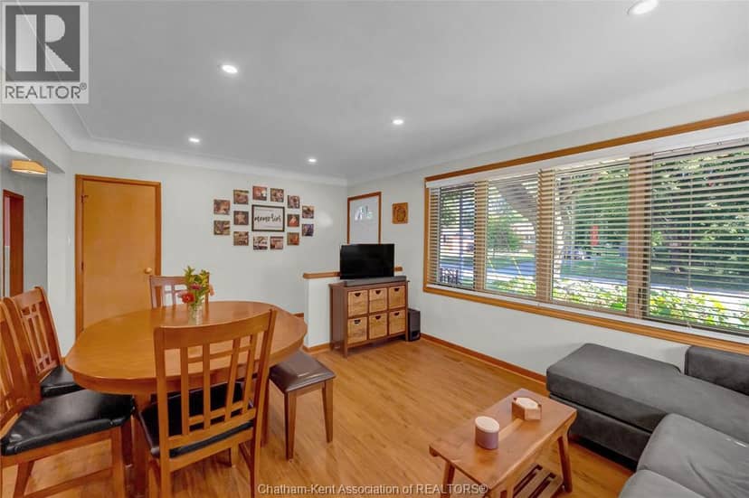 160 John STREET — photo 8 of 40