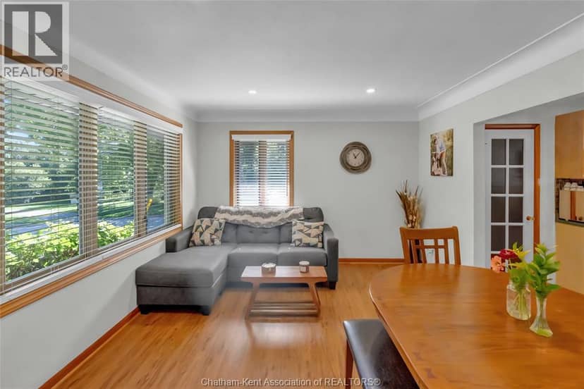 160 John STREET — photo 9 of 40