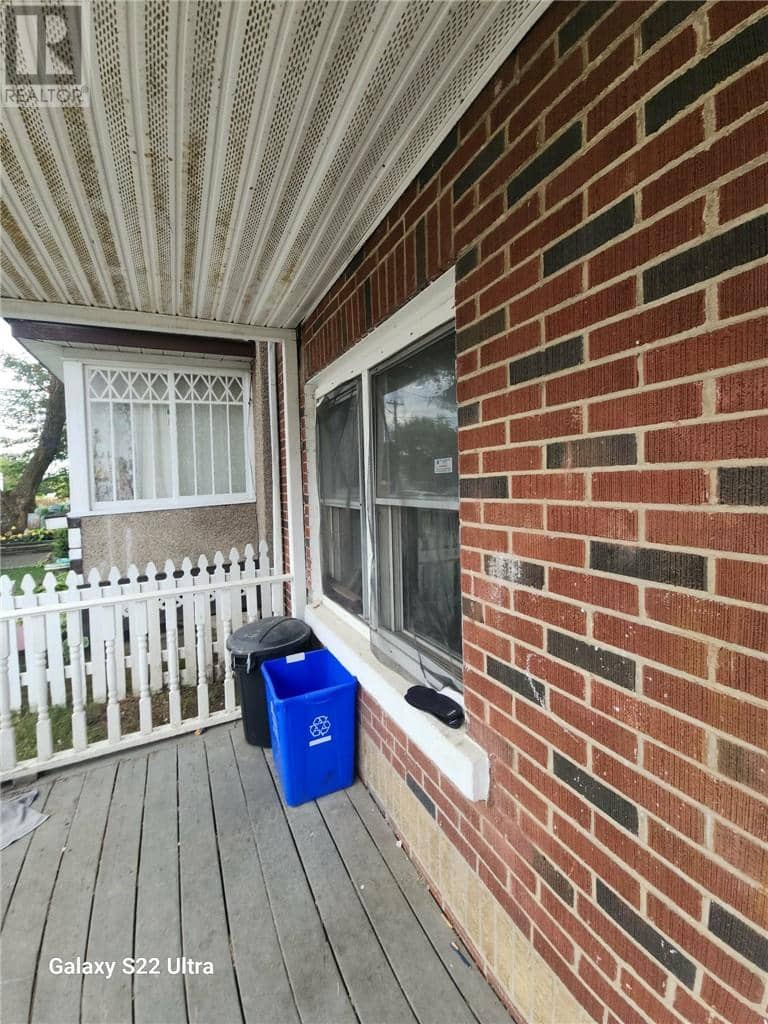 335 Frood Road — photo 3 of 8