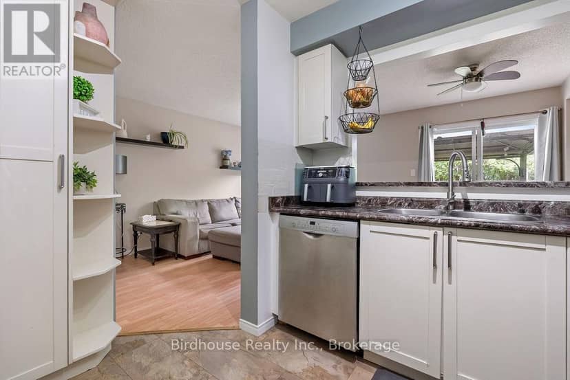 80 Lorne Street — photo 16 of 32