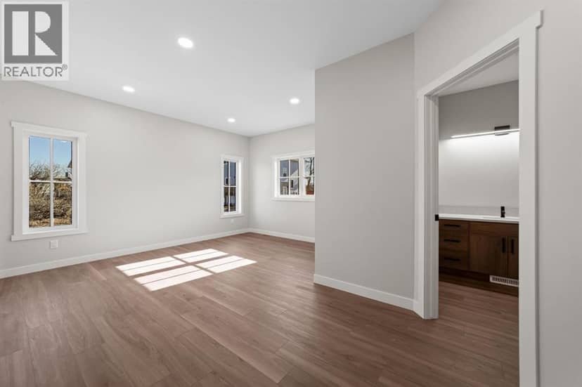 4907 53 Street — photo 17 of 32