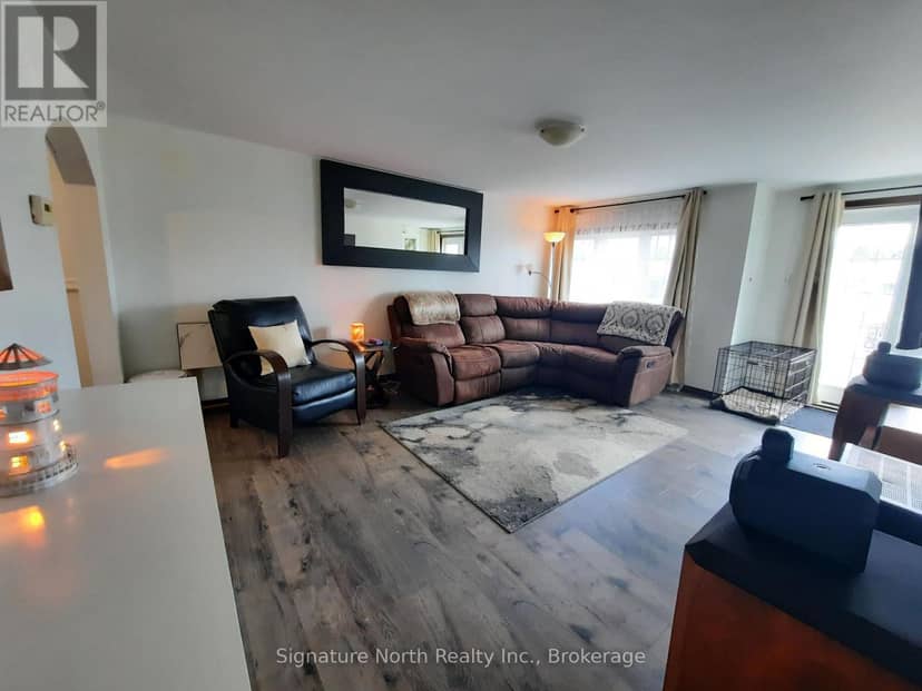 612 Main Street, Greenstone, photo 2