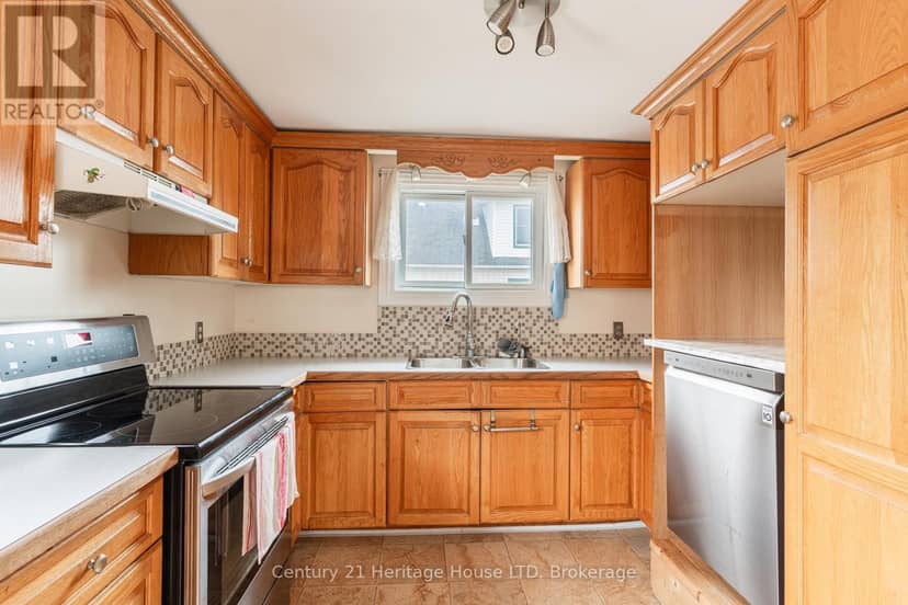 19 Santone Avenue — photo 10 of 33