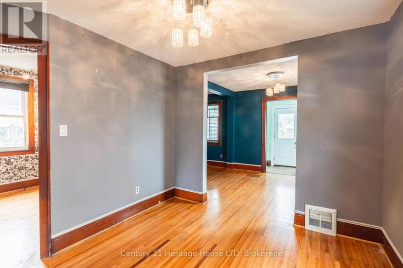 19 Santone Avenue — photo 14 of 33