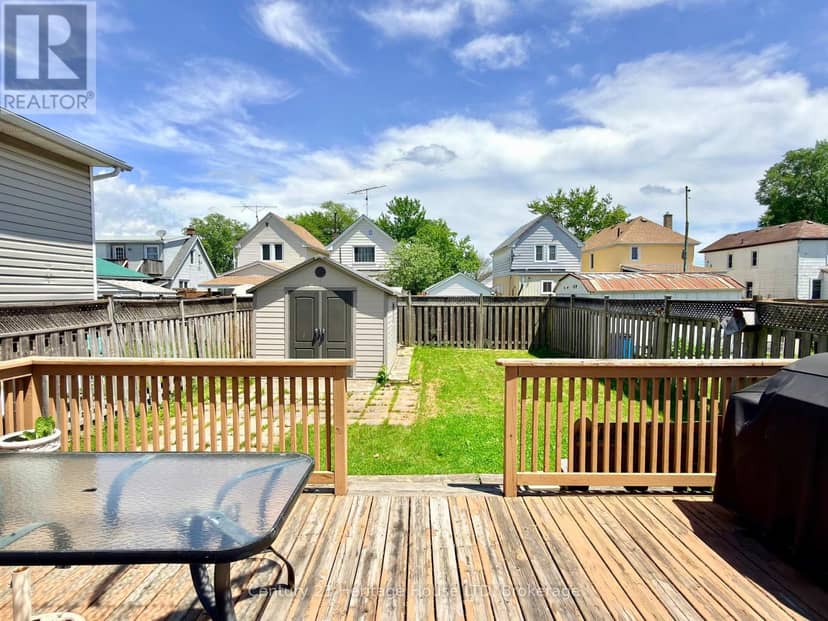 19 Santone Avenue, Welland, photo 2