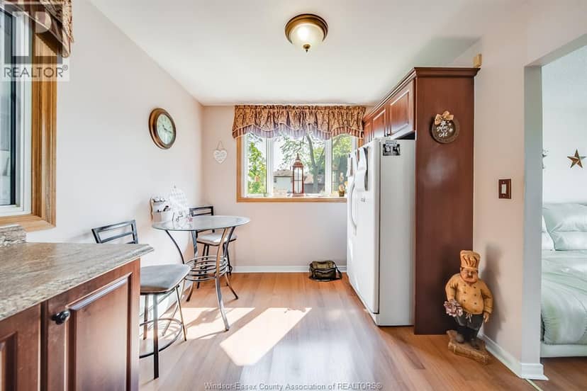 5122 Colbourne Drive — photo 10 of 40