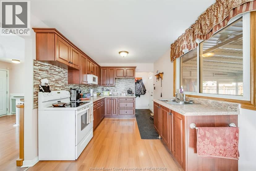 5122 Colbourne Drive — photo 11 of 40