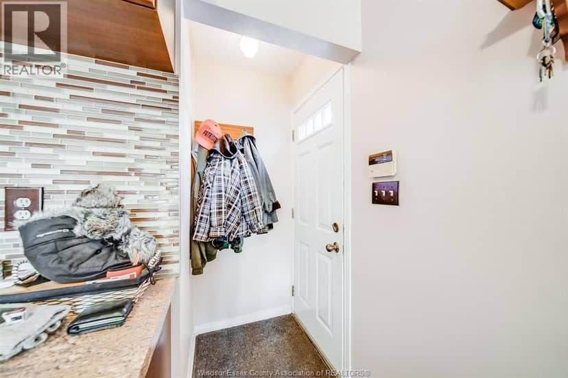 5122 Colbourne Drive — photo 14 of 40