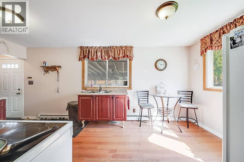 5122 Colbourne Drive — photo 9 of 40