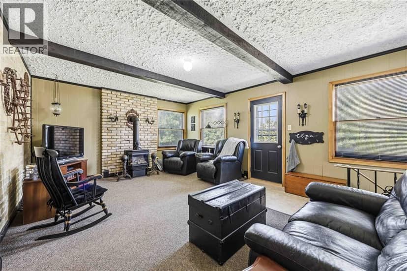 6752 Camlachie ROAD — photo 32 of 40
