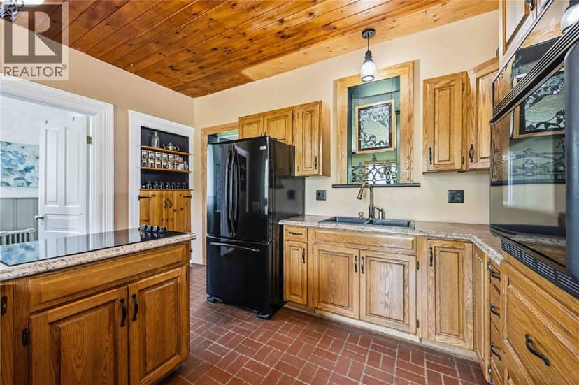 6752 Camlachie ROAD — photo 9 of 40