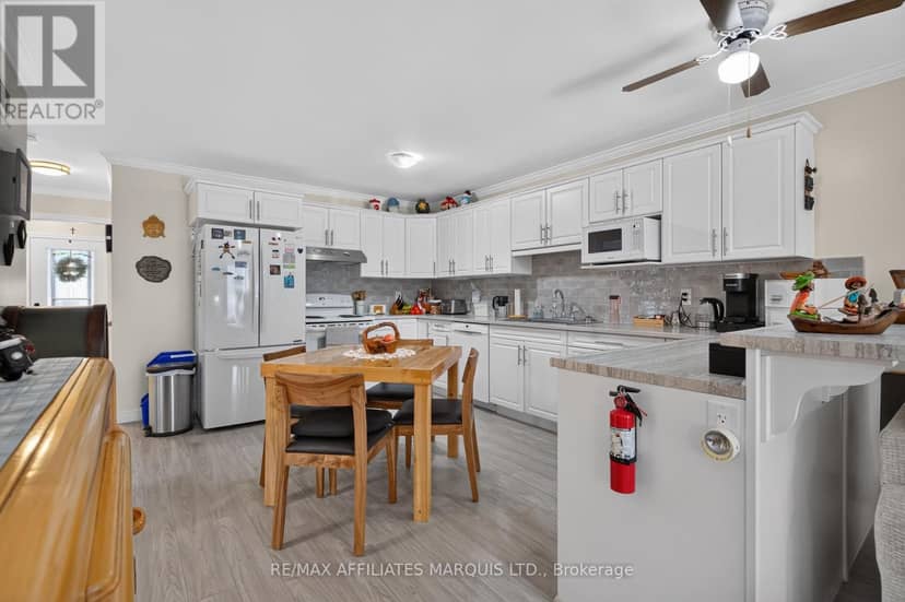 631 St Lawrence Street — photo 11 of 40