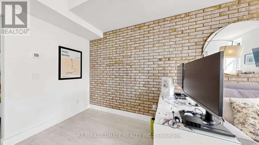 303 - 39 Sherbourne Street — photo 12 of 22