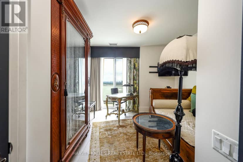 2407 - 101 Erskine Avenue — photo 25 of 40