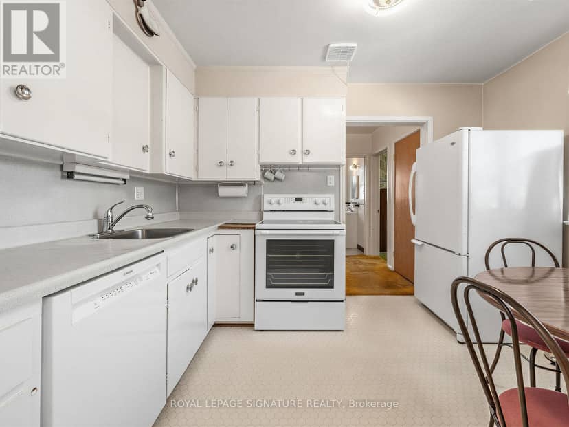 68 Beacham Crescent — photo 8 of 19