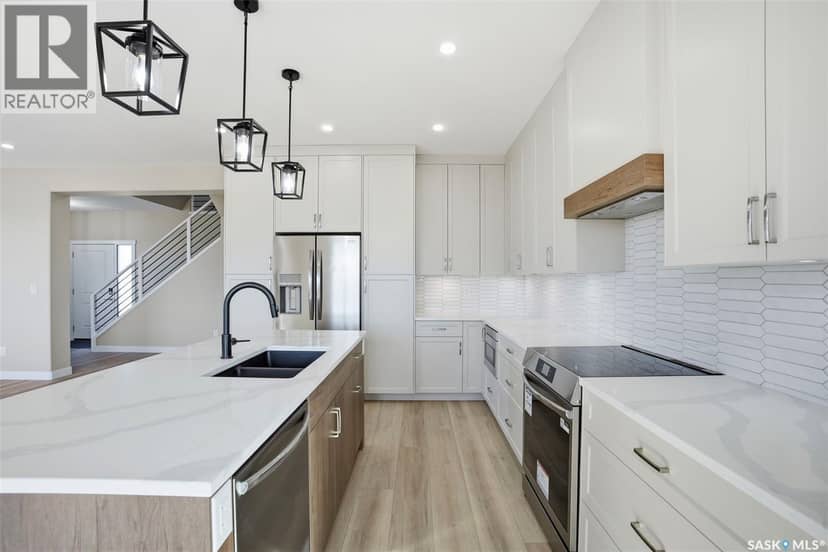 435 Sharma CRESCENT — photo 10 of 40