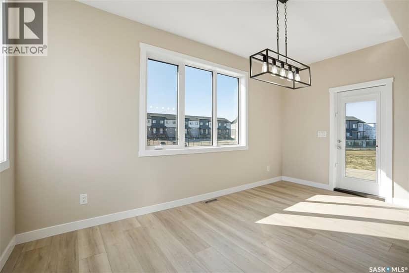 435 Sharma CRESCENT — photo 12 of 40
