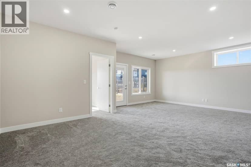 435 Sharma CRESCENT — photo 27 of 40