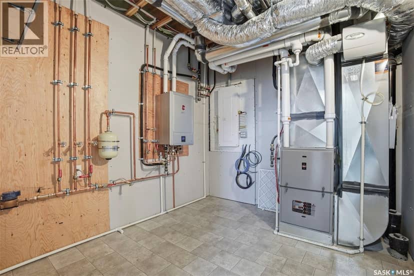 435 Sharma CRESCENT — photo 30 of 40