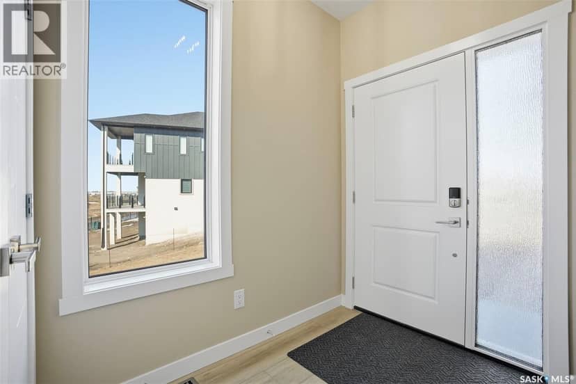 435 Sharma CRESCENT — photo 4 of 40