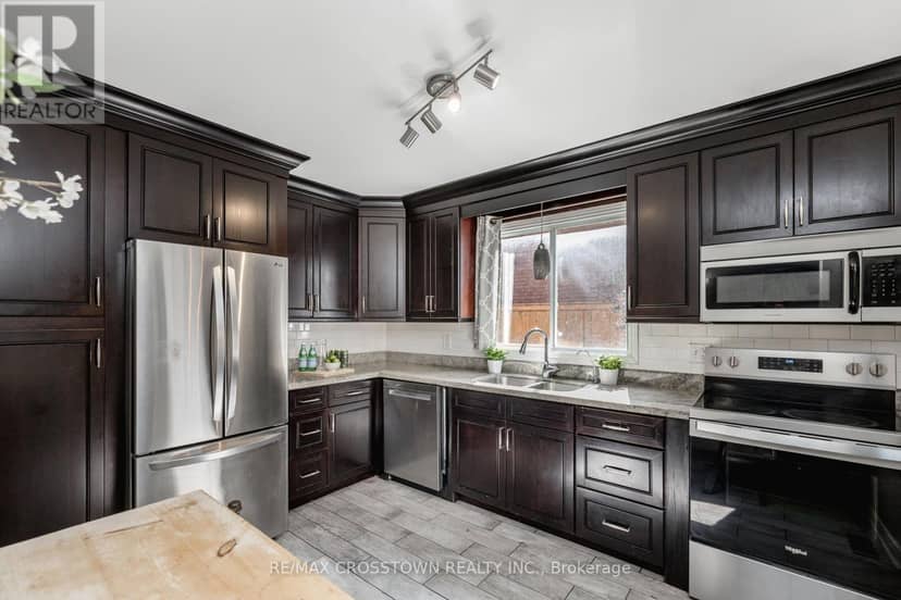 63 Oakridge Drive — photo 11 of 40