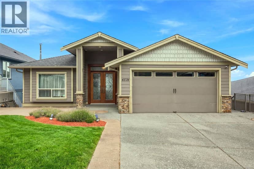 4576 Laguna Way — photo 1 of 40