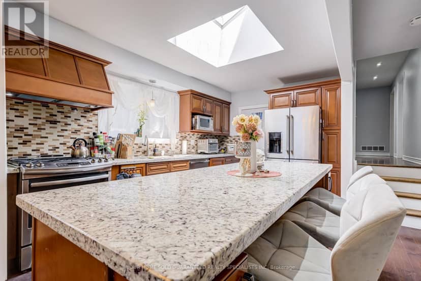 5 Hallow Crescent, Toronto, photo 5