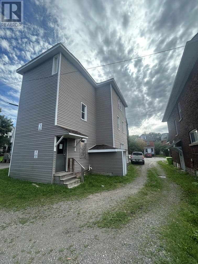 181 Elgin ST — photo 4 of 8