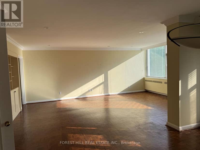 405 - 500 Avenue Road — photo 3 of 8