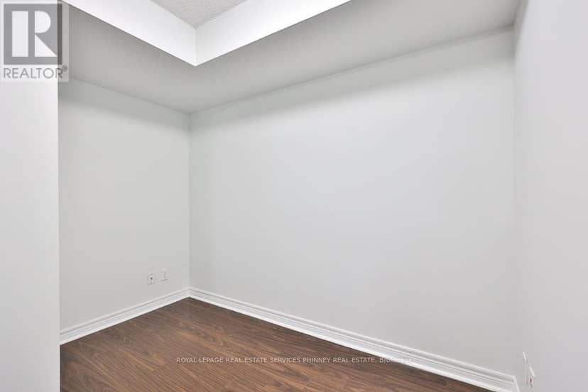 708 - 30 Grand Trunk Crescent — photo 15 of 29