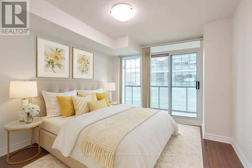 708 - 30 Grand Trunk Crescent — photo 16 of 29