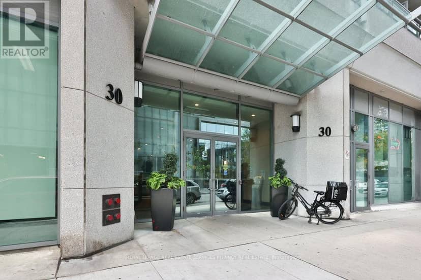 708 - 30 Grand Trunk Crescent — photo 3 of 29
