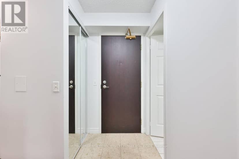 708 - 30 Grand Trunk Crescent — photo 6 of 29