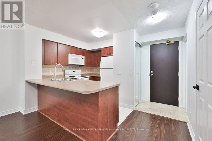 708 - 30 Grand Trunk Crescent — photo 7 of 29