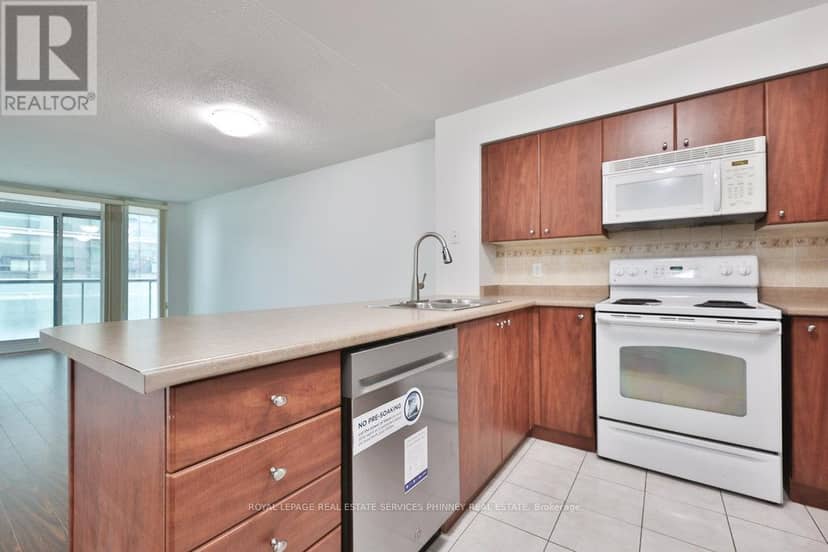 708 - 30 Grand Trunk Crescent — photo 8 of 29