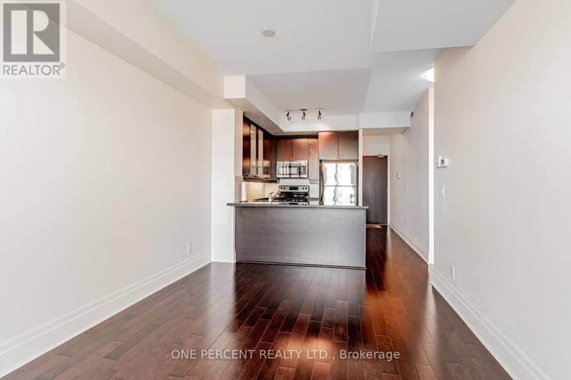 401 - 21 Upper Duke Crescent — photo 19 of 36