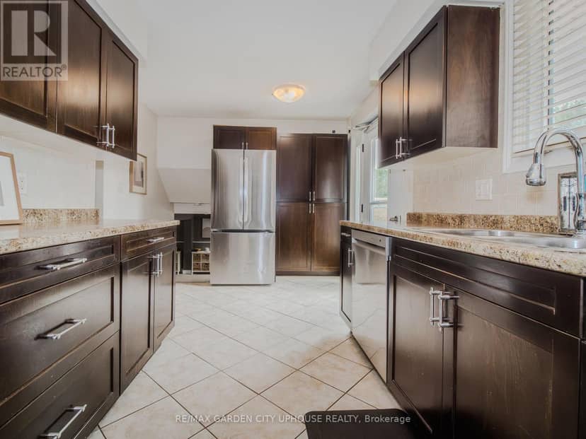24 Greenmeadow Court — photo 7 of 27