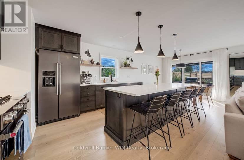 420 Wellington Street E — photo 14 of 40