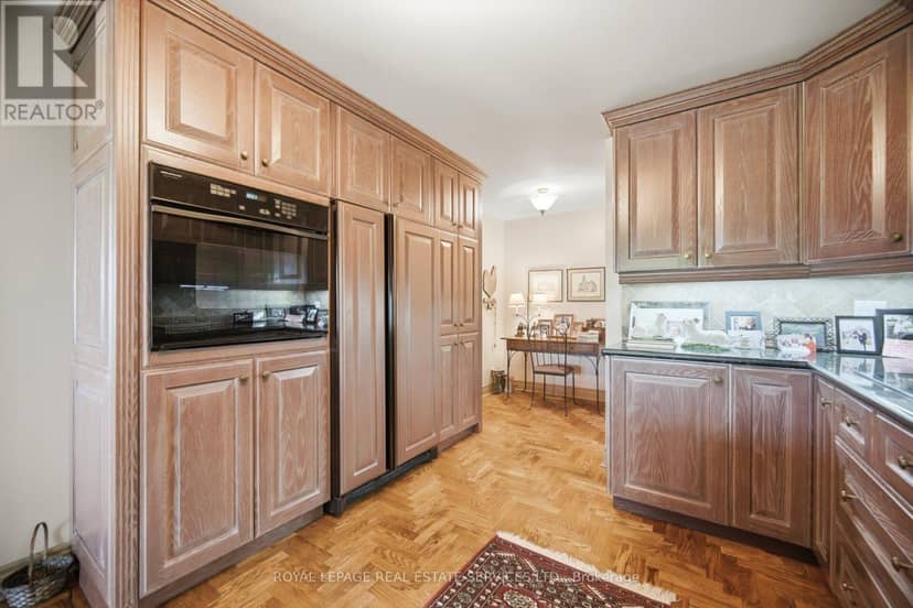 PH403 - 30 Anglesey Boulevard — photo 22 of 40