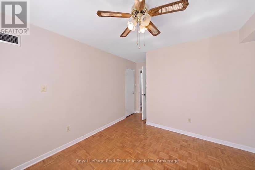 901 - 1580 Mississauga Valley Boulevard — photo 14 of 23