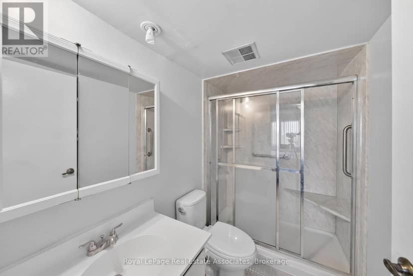 901 - 1580 Mississauga Valley Boulevard — photo 17 of 23
