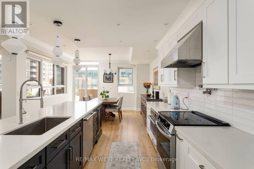 905 - 399 Elizabeth Street — photo 14 of 40